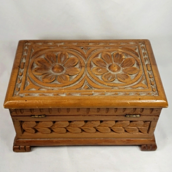 Antique Handmade Carved Wood Jewelry Box/Trinket Box w/Floral Design  - Picture 4 of 13